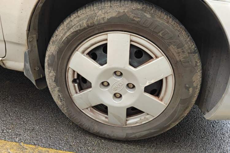 Used BYD F3 2011 1.5L New Platinum Edition Standard Version Right Front Wheel Hub