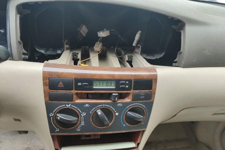 Used BYD F3 2011 1.5L New Platinum Edition Standard Version Audio And AC Panel