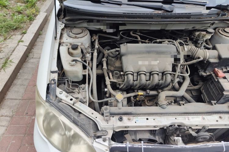 Used BYD F3 2011 1.5L New Platinum Edition Standard Version Engine Bay Right