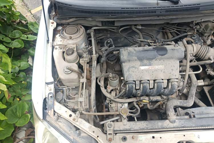 Used BYD F3 2011 1.5L New Platinum Edition Comfort Version Engine Bay Right