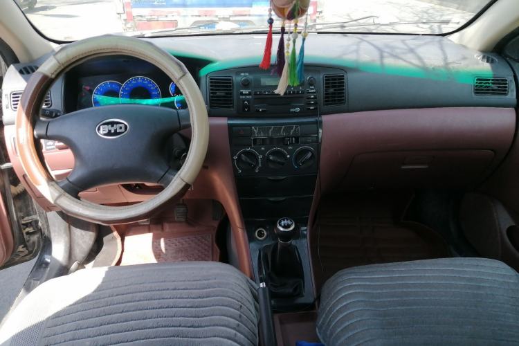 Used BYD F3 2012 Energy-Saving Model 1.5L Manual Comfort Version Center Console