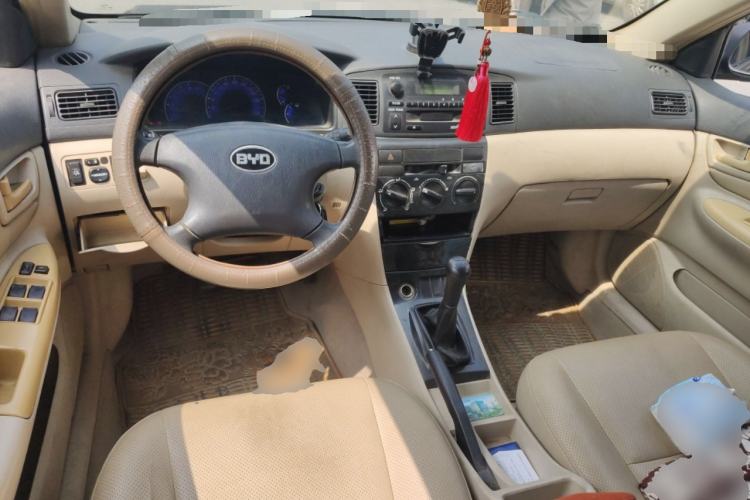 Used BYD F3 2012 Energy-Saving Edition 1.5L Manual Standard Model Center Console