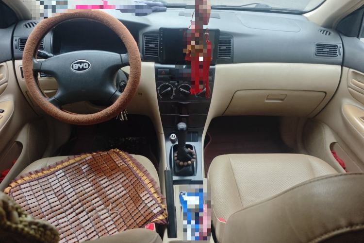 Used BYD F3 2012 Energy-Saving Edition 1.5L Manual Standard Model Center Console