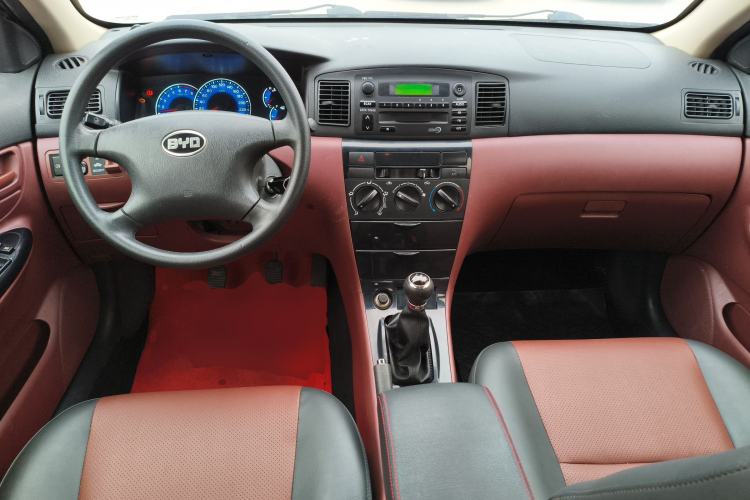 Used BYD F3 2012 Energy-Saving Model 1.5L Manual Comfort Version Center Console