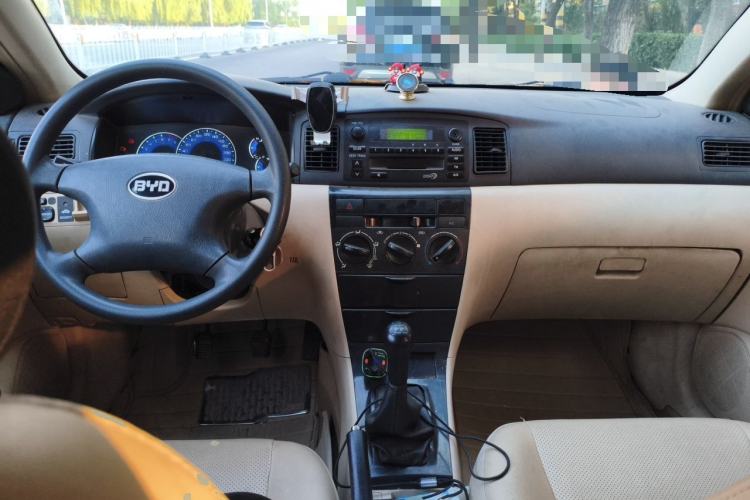 Used BYD F3 2012 Energy-Saving Edition 1.5L Manual Standard Model Center Console
