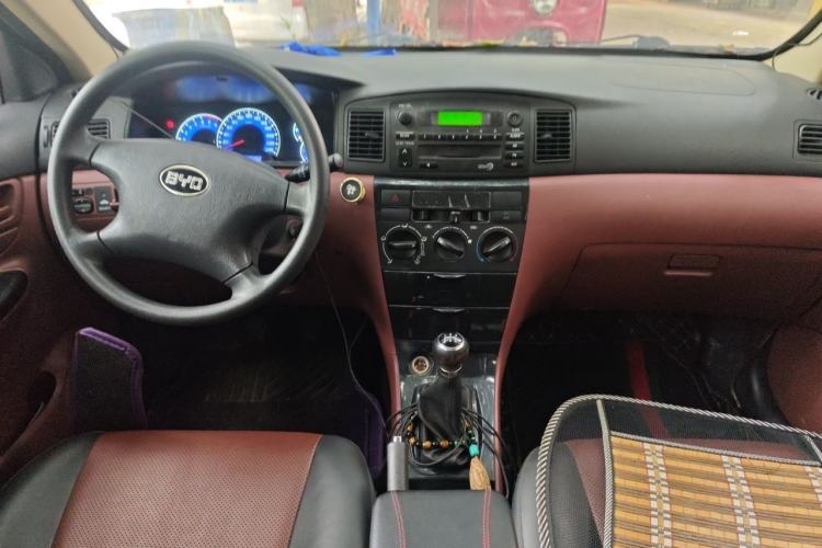 Used BYD F3 2012 Energy-Saving Model 1.5L Manual Comfort Version Center Console