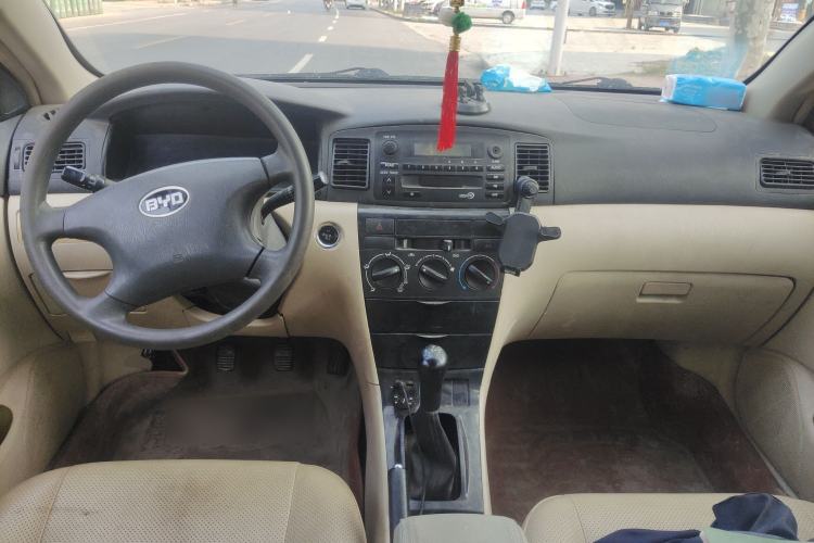 Used BYD F3 2012 Energy-Saving Model 1.5L Manual Comfort Version Center Console