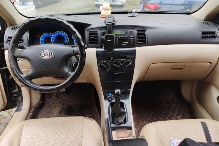 Used BYD F3 2012 Energy-Saving Edition 1.5L Manual Standard Model Center Console