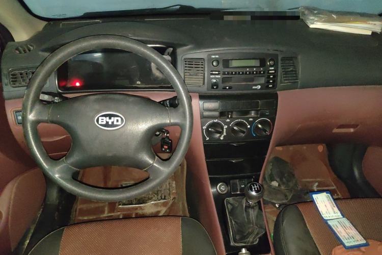 Used BYD F3 2012 Energy-Saving Model 1.5L Manual Comfort Version Center Console