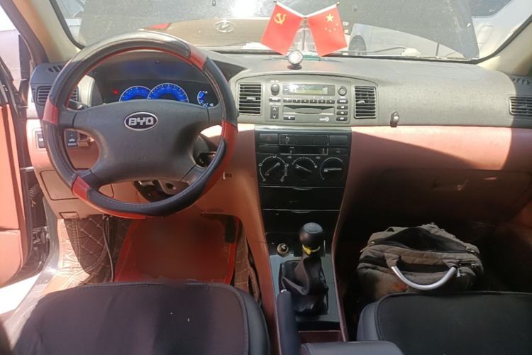 Used BYD F3 2012 Energy-Saving Model 1.5L Manual Comfort Version Center Console