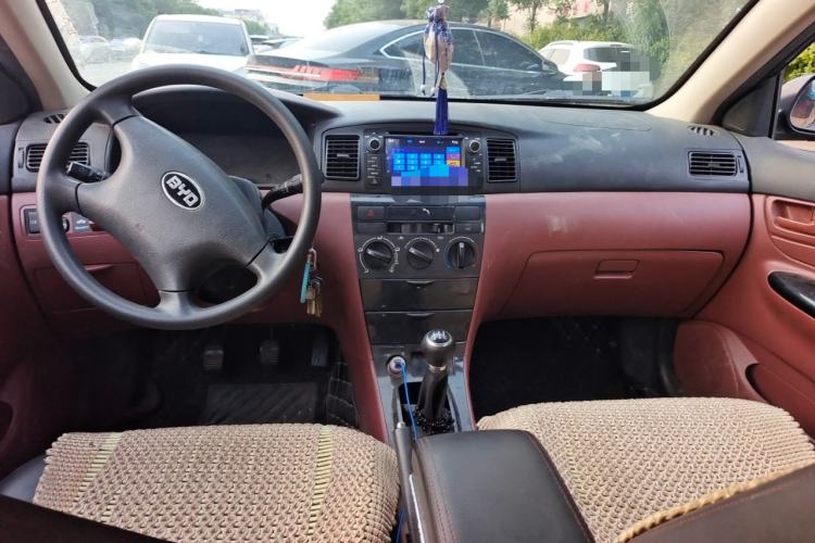 Used BYD F3 2012 Energy-Saving Model 1.5L Manual Comfort Version Center Console