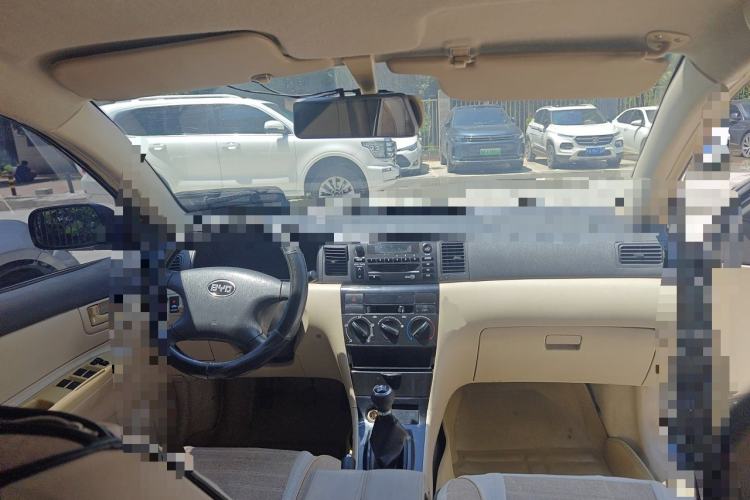 Used BYD F3 2012 Energy-Saving Model 1.5L Manual Comfort Version Center Console