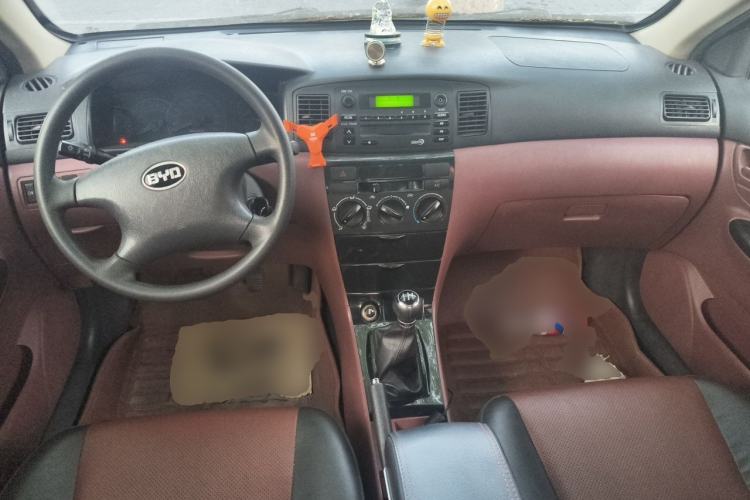 Used BYD F3 2012 Energy-Saving Model 1.5L Manual Comfort Version Center Console