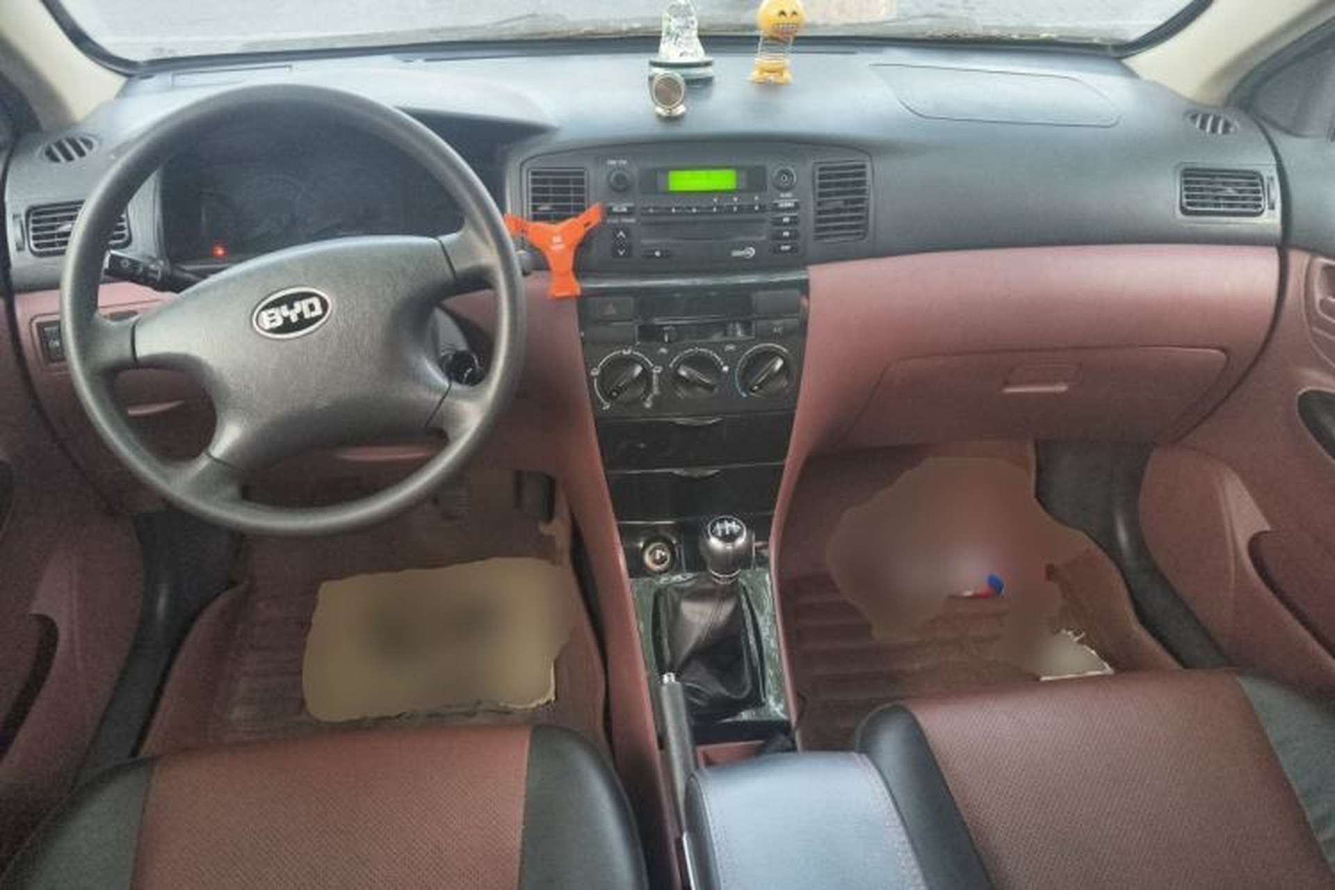 Used BYD F3 2012 Energy-Saving Model 1.5L Manual Comfort Version Center Console