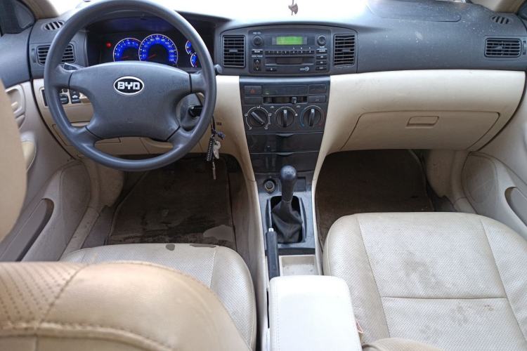 Used BYD F3 2012 Energy-Saving Model 1.5L Manual Comfort Version Center Console