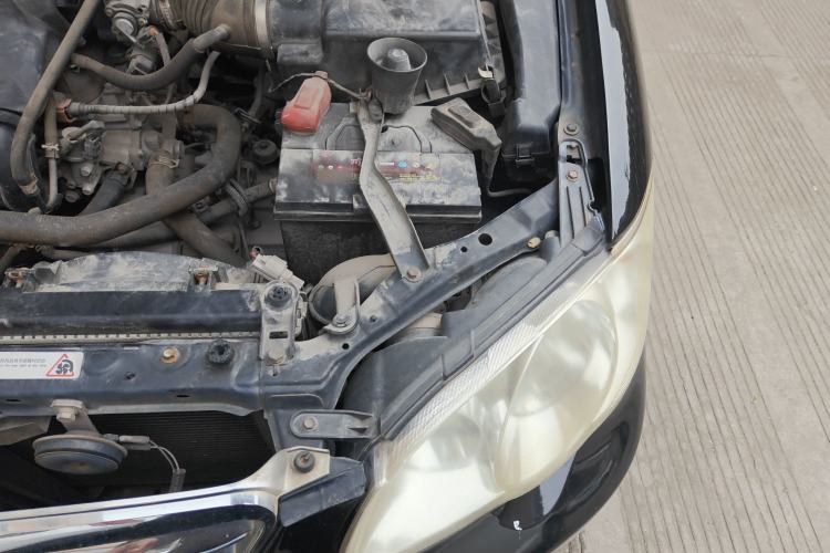 Used BYD F3 2012 Energy-Saving Edition 1.5L Manual Luxury Model Engine Bay Left