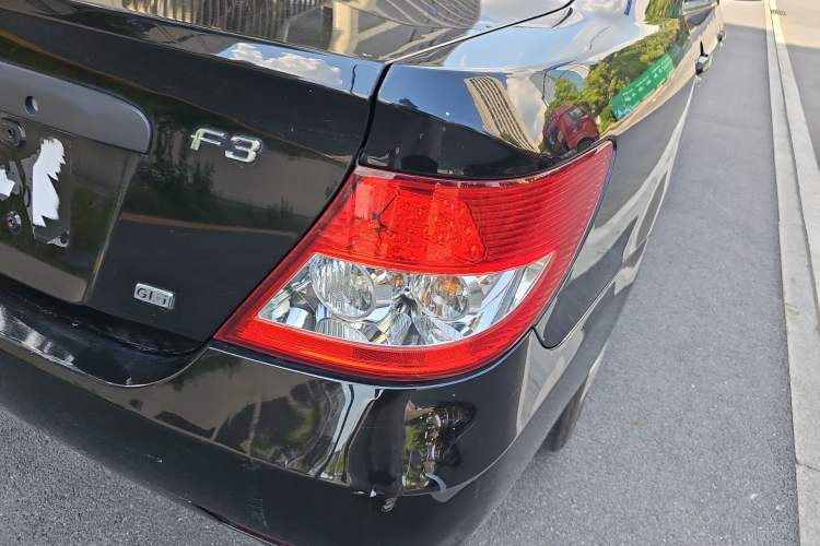 Used BYD F3 2012 Energy-Saving Model 1.5L Manual Comfort Version Exterior 6