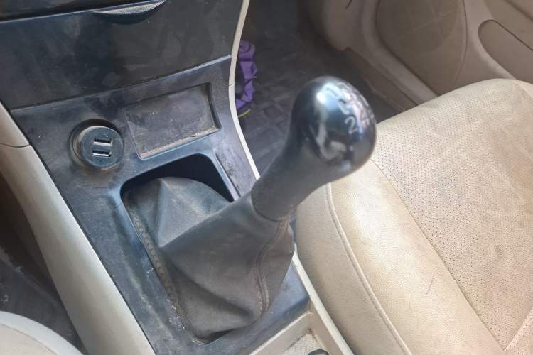 Used BYD F3 2012 Energy-Saving Model 1.5L Manual Comfort Version Gear Lever