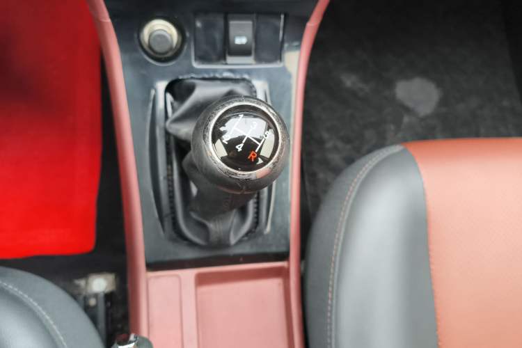 Used BYD F3 2012 Energy-Saving Model 1.5L Manual Comfort Version Gear Lever
