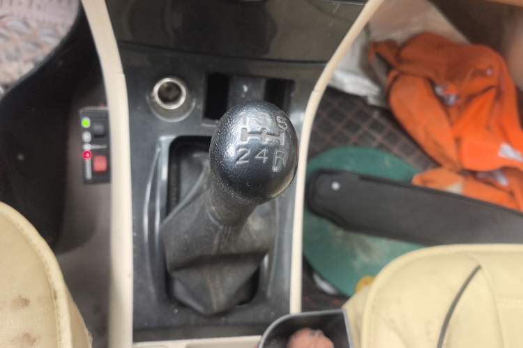 Used BYD F3 2012 Energy-Saving Model 1.5L Manual Comfort Version Gear Lever
