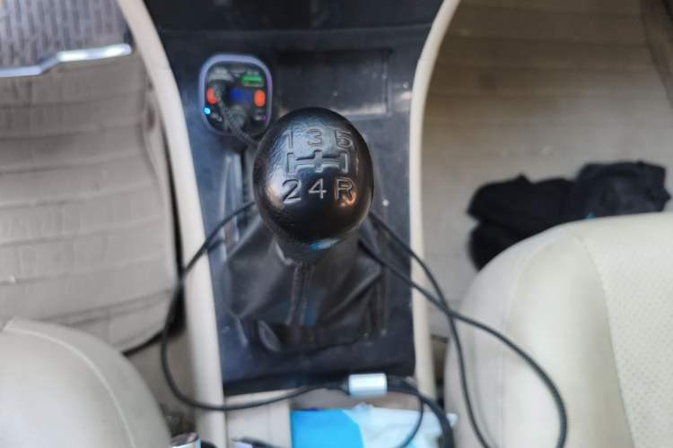 Used BYD F3 2012 Energy-Saving Edition 1.5L Manual Standard Model Gear Lever
