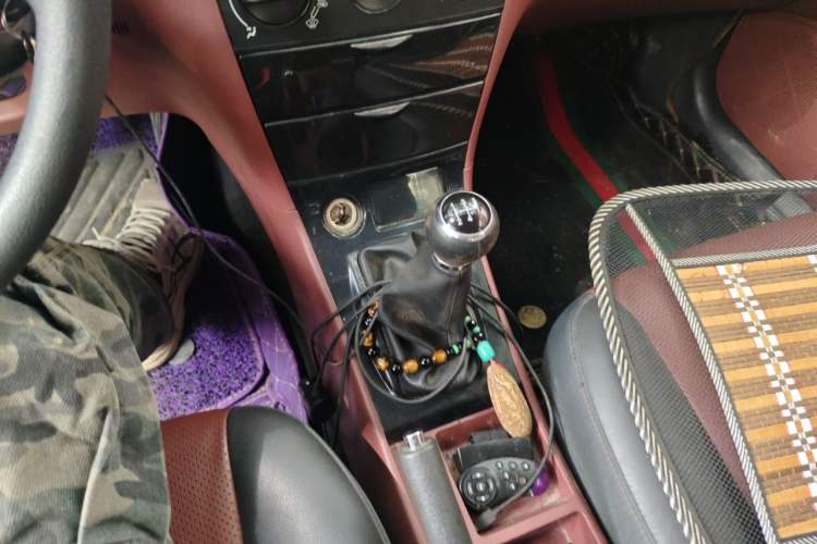 Used BYD F3 2012 Energy-Saving Model 1.5L Manual Comfort Version Gear Lever