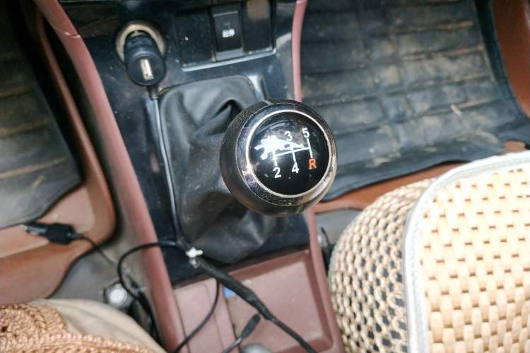 Used BYD F3 2012 Energy-Saving Model 1.5L Manual Comfort Version Gear Lever