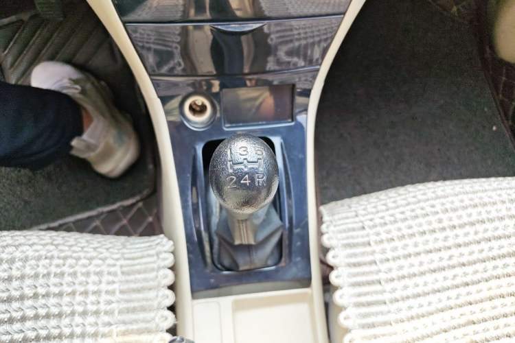 Used BYD F3 2012 Energy-Saving Model 1.5L Manual Comfort Version Gear Lever