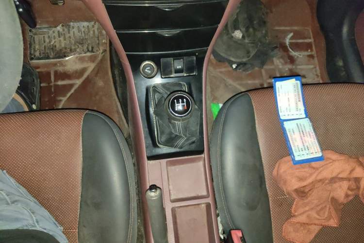Used BYD F3 2012 Energy-Saving Model 1.5L Manual Comfort Version Gear Lever