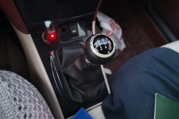 Used BYD F3 2012 Energy-Saving Model 1.5L Manual Comfort Version Gear Lever