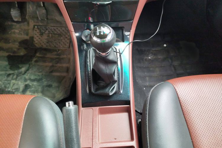 Used BYD F3 2012 Energy-Saving Model 1.5L Manual Comfort Version Gear Lever