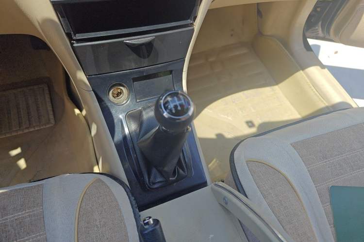 Used BYD F3 2012 Energy-Saving Model 1.5L Manual Comfort Version Gear Lever