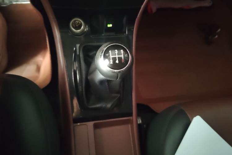 Used BYD F3 2012 Energy-Saving Model 1.5L Manual Comfort Version Gear Lever