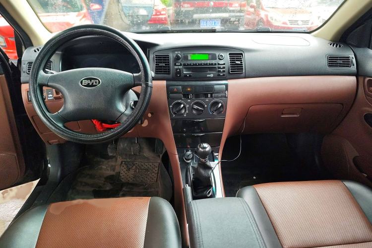 Used BYD F3 2012 Energy-Saving Model 1.5L Manual Comfort Version Interior 2