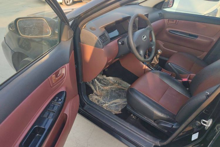 Used BYD F3 2012 Energy-Saving Model 1.5L Manual Comfort Version Interior 2