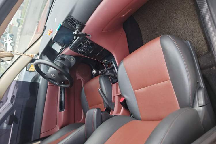 Used BYD F3 2012 Energy-Saving Model 1.5L Manual Comfort Version Interior 2