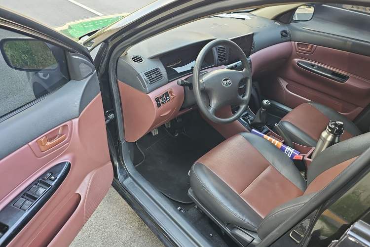 Used BYD F3 2012 Energy-Saving Model 1.5L Manual Comfort Version Interior 3