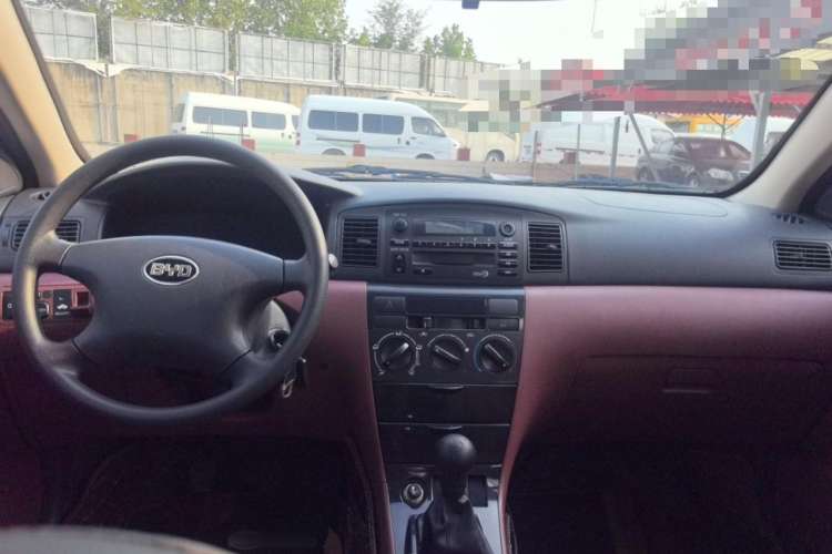 Used BYD F3 2012 Energy-Saving Model 1.5L Manual Comfort Version Interior 3
