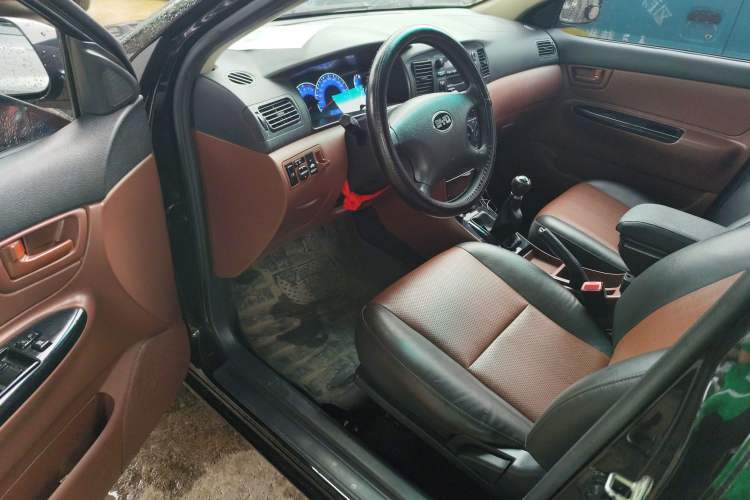 Used BYD F3 2012 Energy-Saving Model 1.5L Manual Comfort Version Interior 3