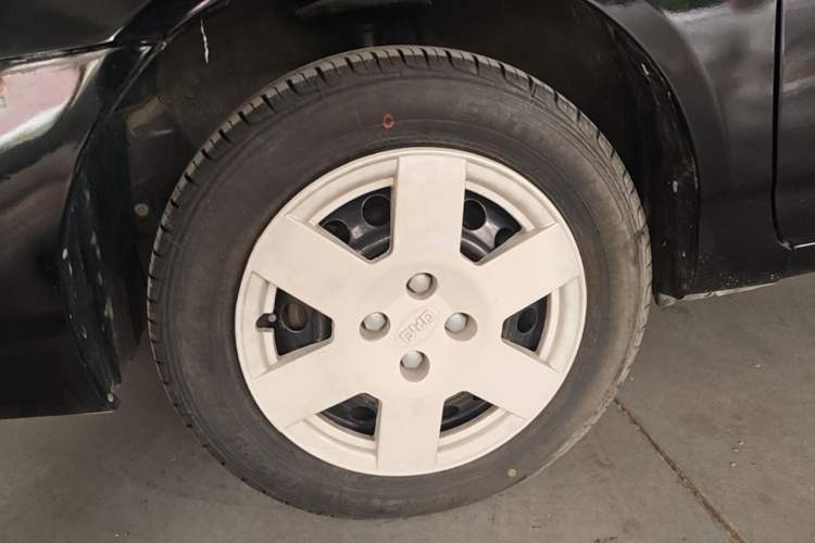 Used BYD F3 2012 Energy-Saving Model 1.5L Manual Comfort Version Left Front Wheel Hub