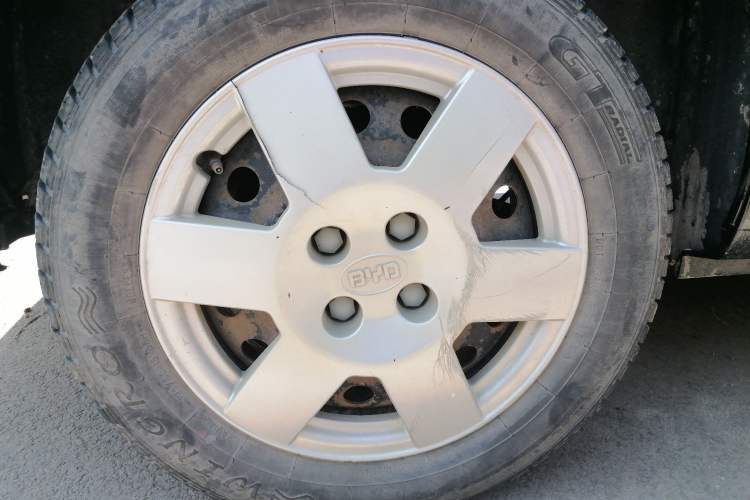 Used BYD F3 2012 Energy-Saving Model 1.5L Manual Comfort Version Right Front Wheel Hub
