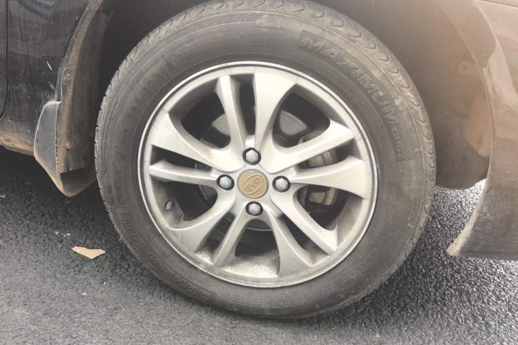 Used BYD F3 2012 Energy-Saving Model 1.5L Manual Comfort Version Right Front Wheel Hub