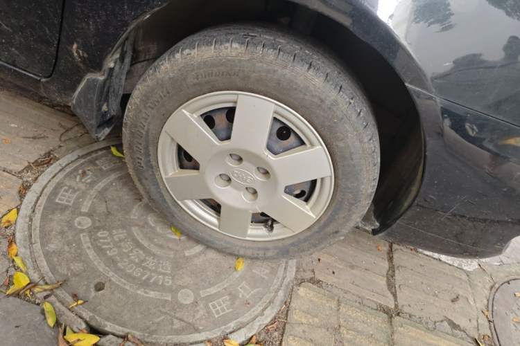 Used BYD F3 2012 Energy-Saving Model 1.5L Manual Comfort Version Right Front Wheel Hub