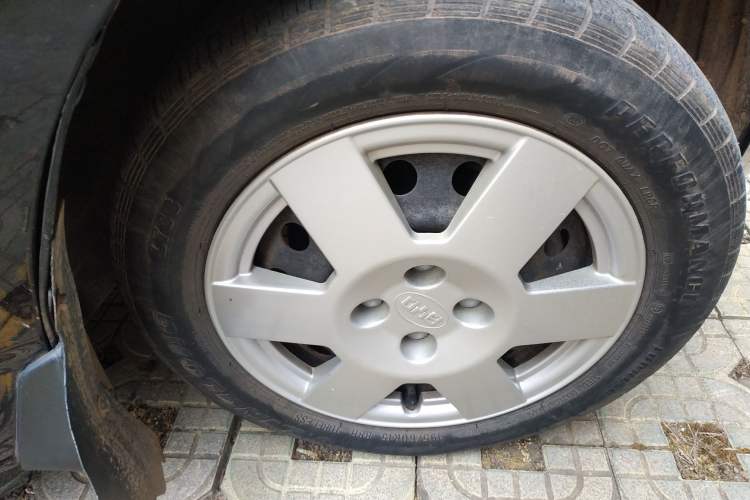 Used BYD F3 2012 Energy-Saving Model 1.5L Manual Comfort Version Right Front Wheel Hub
