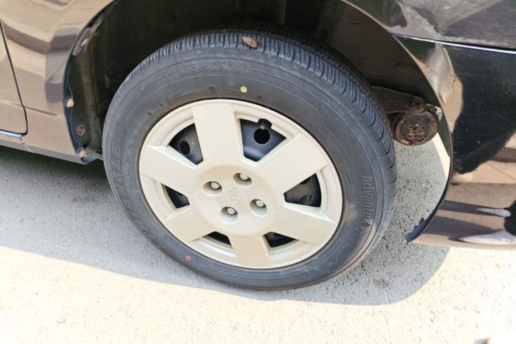 Used BYD F3 2012 Energy-Saving Model 1.5L Manual Comfort Version Right Front Wheel Hub