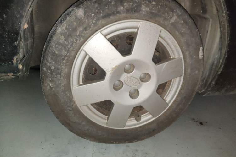Used BYD F3 2012 Energy-Saving Model 1.5L Manual Comfort Version Right Front Wheel Hub