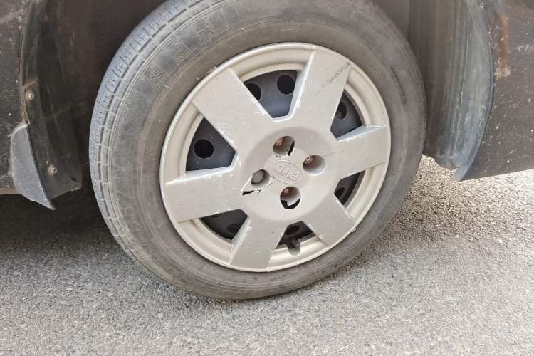 Used BYD F3 2012 Energy-Saving Model 1.5L Manual Comfort Version Right Front Wheel Hub