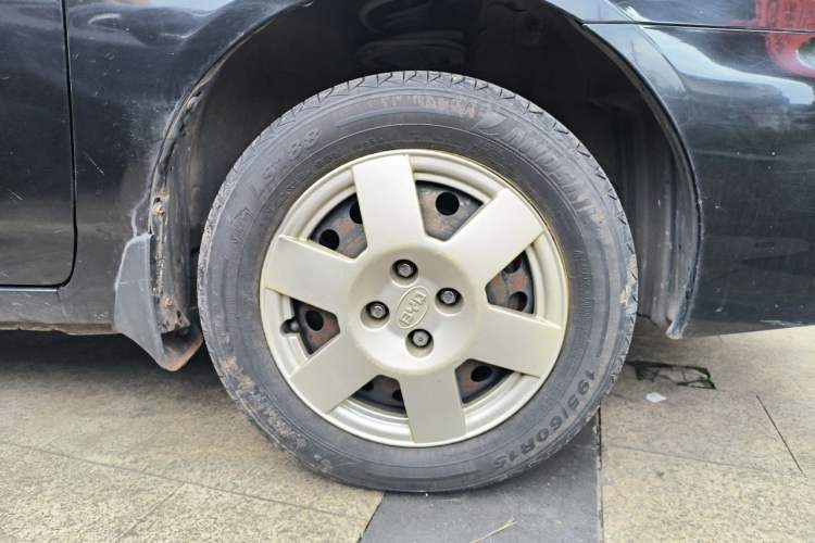 Used BYD F3 2012 Energy-Saving Model 1.5L Manual Comfort Version Right Front Wheel Hub