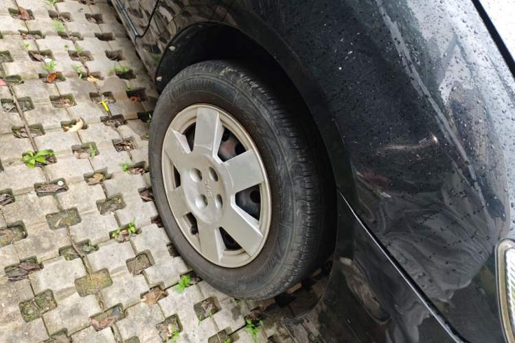 Used BYD F3 2012 Energy-Saving Model 1.5L Manual Comfort Version Right Front Wheel Hub