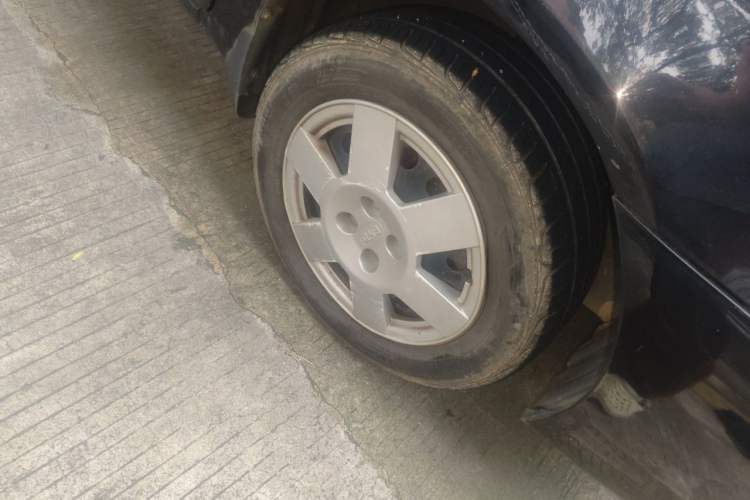 Used BYD F3 2012 Energy-Saving Model 1.5L Manual Comfort Version Right Front Wheel Hub